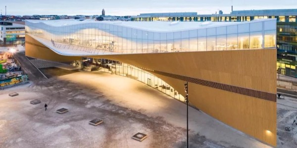 史上最不務正業(yè)圖書館，燒了7.5億成遛娃場地，人們卻說這錢花得值？