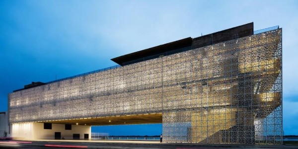 你以為把兩種不搭的材料搭在一起就真的一定不搭嗎？