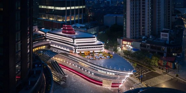 以船型為亮點，設(shè)計一艘銀光閃閃的“巨輪”